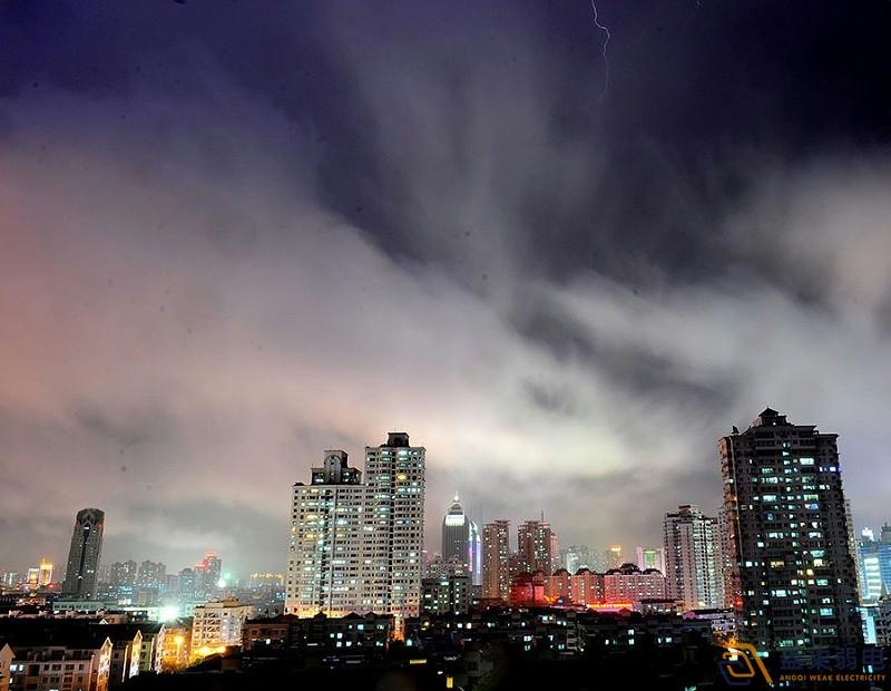 安防監(jiān)控設(shè)備如何防雷雨？
