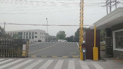 工廠車牌識(shí)別系統(tǒng)率低怎么解決？